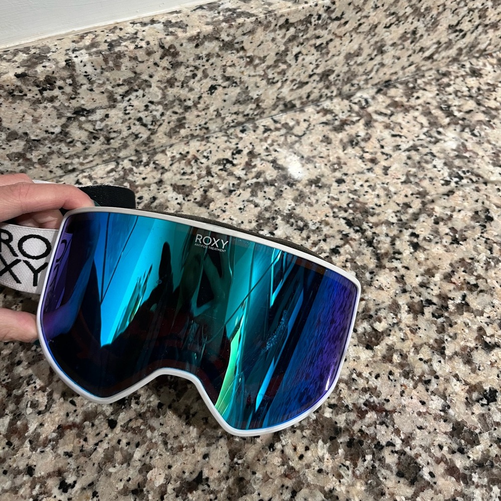 Ski goggles